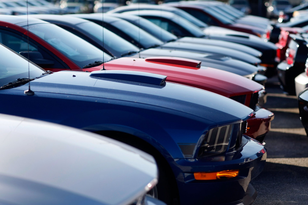 Ford Mustangs sit on a sales lot at a Miami dealership Dec. 2, 2008, in Miami during the recession. (Joe Raedle/Getty Images News/Thinkstock file)