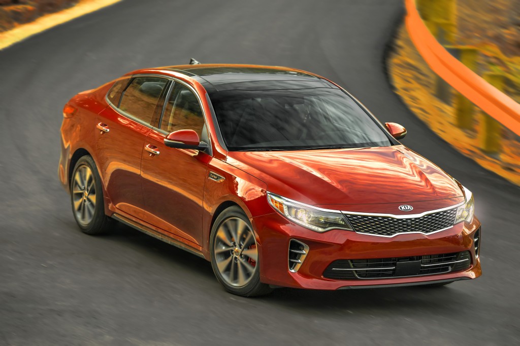 Adaptive headlights will come standard on the SX (pictured) and SXL versions of the 2016 Kia Optima. (Provided by Kia)