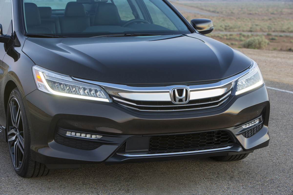 Standard Hood Fender & Mirror Kit | HONDA ACCORD SEDAN TOURING 2019 Standard Hood Fender & Mirror Kit | HONDA ACCORD SEDAN TOURING 2019