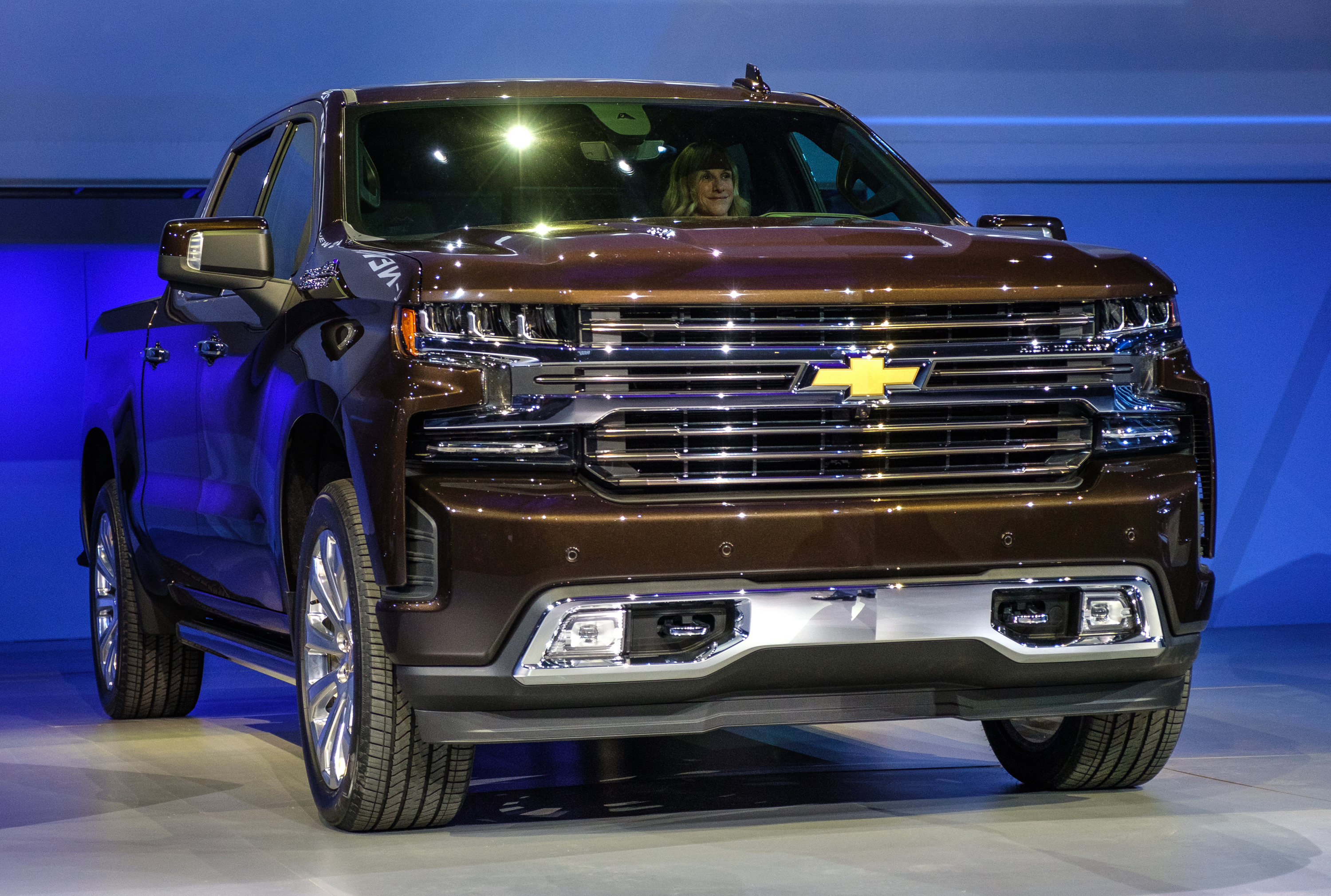 2019 Chevy Silverado Cuts Up To 450 Lbs With Aluminum