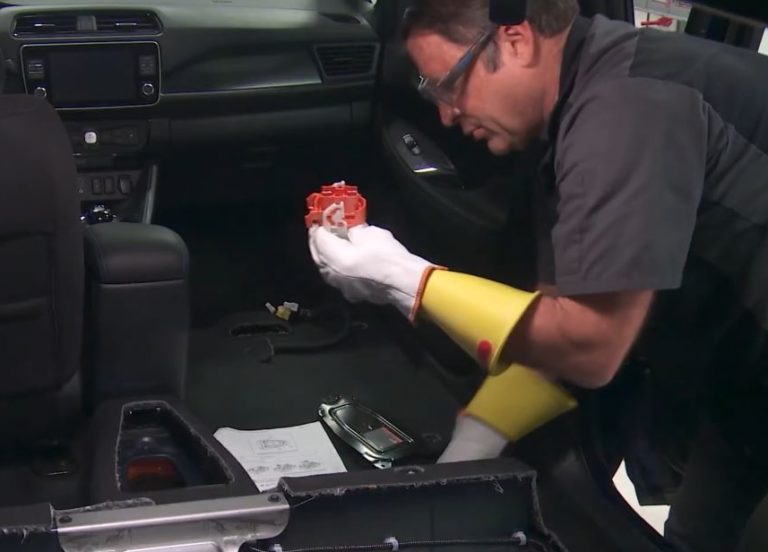ICAR Take care to fully disconnect electric vehicles before collision