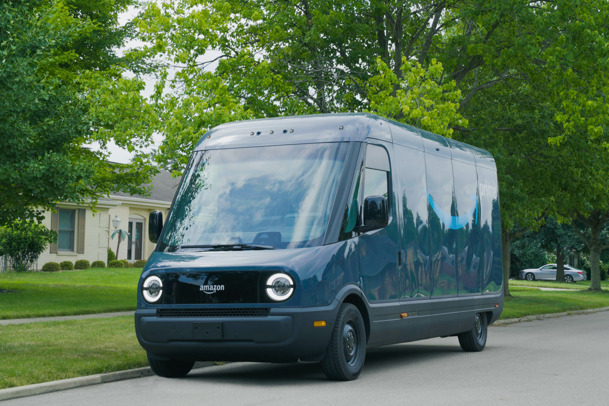 Mercedes-Benz Vans and Rivian Partner to Produce Electric Vans, Revolutionizing Transportation